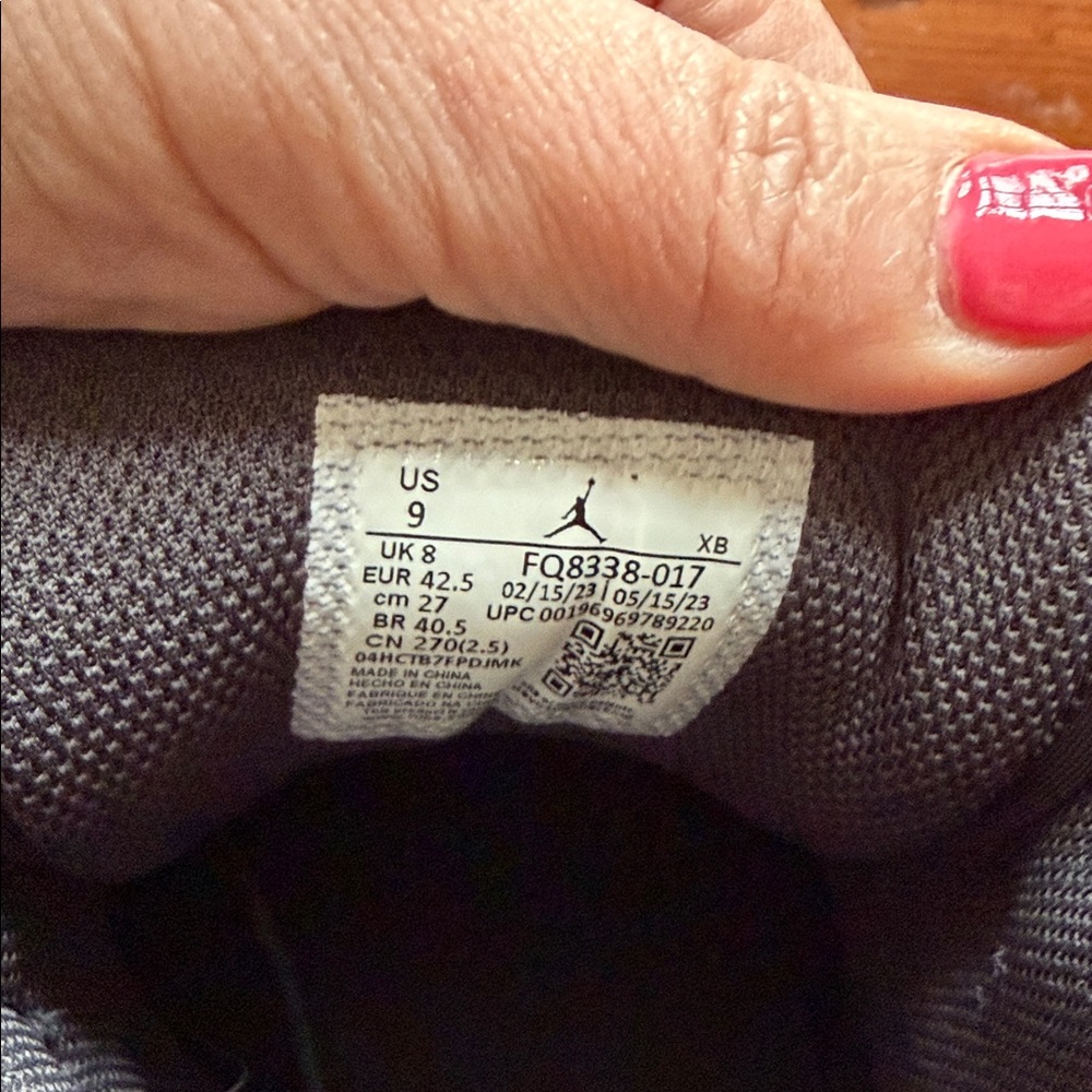 Nike High-Top Gray and Black Sneakers - Picture 4 of 5